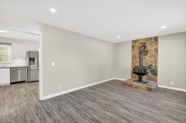 Building Photo - 4827 Bradyville Pike