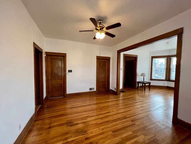 Building Photo - 2155 N Kilbourn Ave