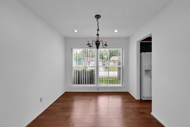 Building Photo - 2303 Whitelake Dr