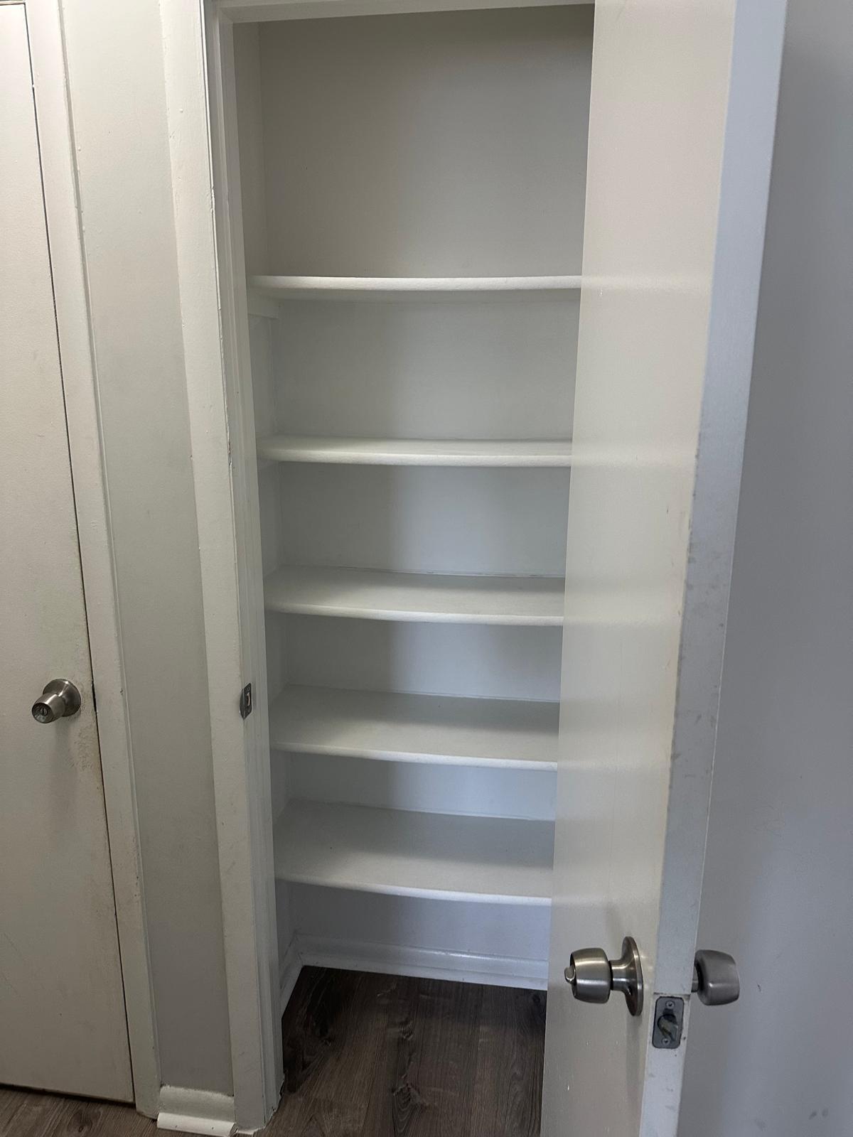 Additional pantry closet - 505 Ravens Crest Dr