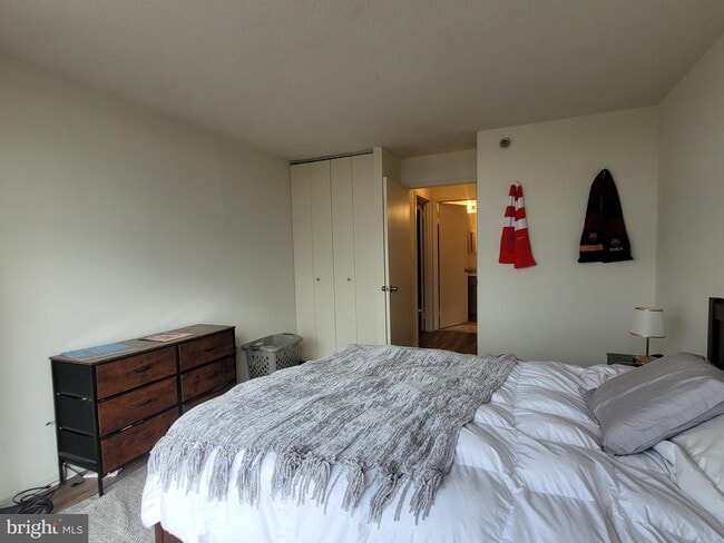 Building Photo - 2020 Walnut St