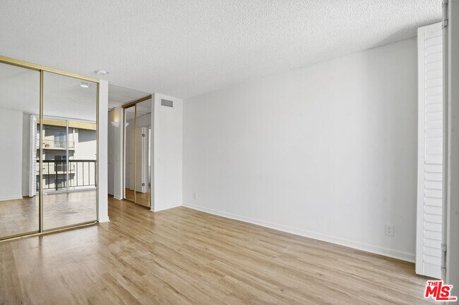 Building Photo - 10751 Wilshire Blvd