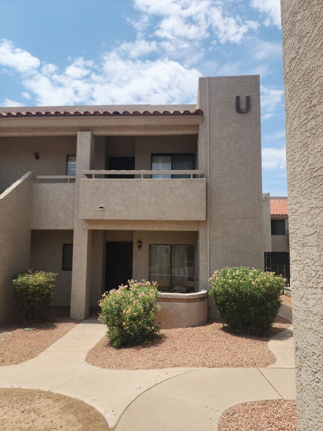 Building Photo - "Charming 2-Bed/1-bath in Phoenix with Cozy 704 Sq Ft Layout – Your Perfect Retreat in Phoenix!" ...