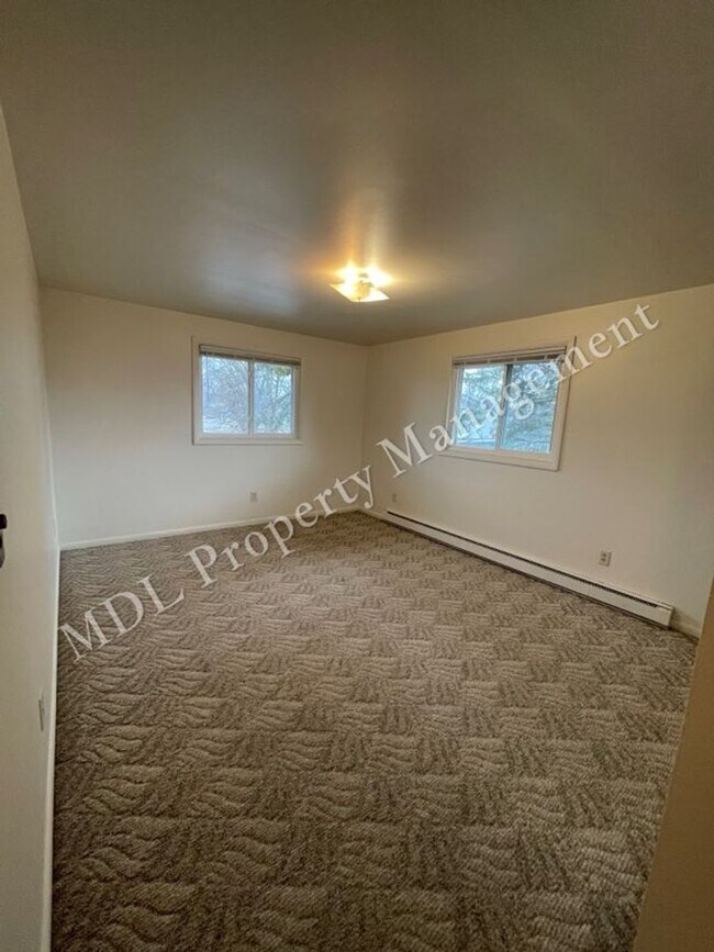 Building Photo - 121 N Woodbridge St