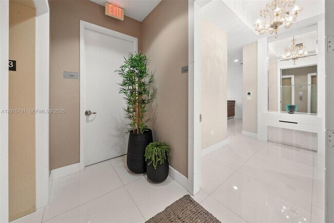 Building Photo - 15901 Collins Ave
