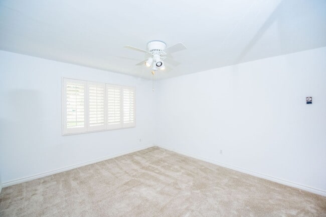 Building Photo - Remodeled Seal Beach Condo