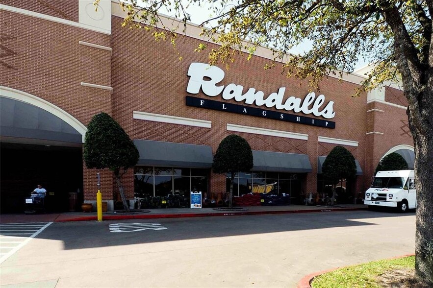 Nearby Shopping - 2400 N Braeswood Blvd