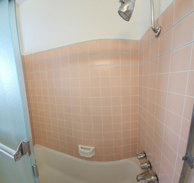 Building Photo - 550 Piney Way