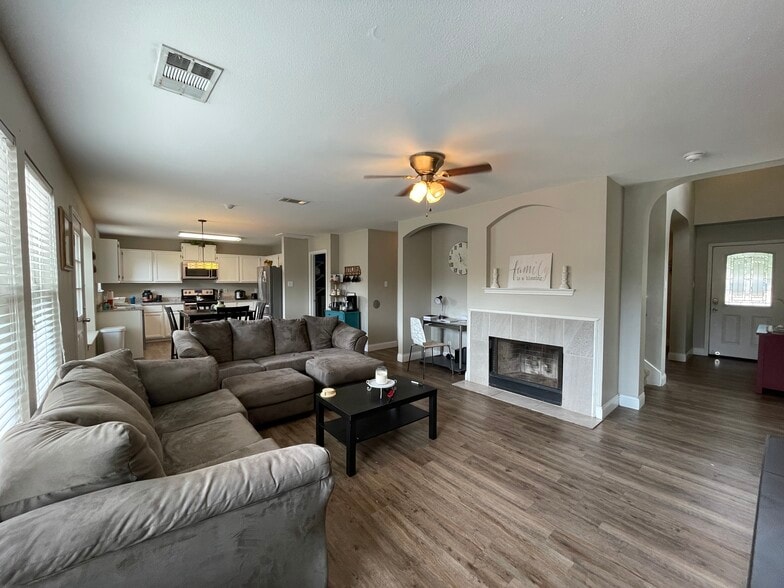 Building Photo - 10506 Tiger Way