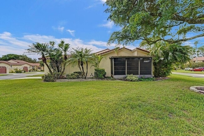 Building Photo - 9540 Sevilla Ln