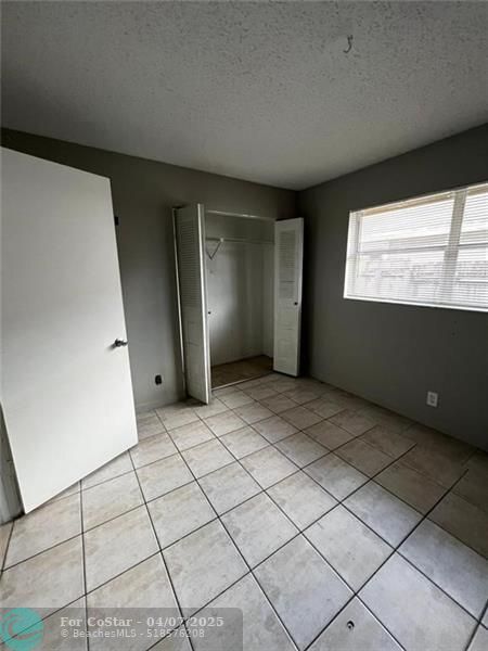 Building Photo - 353 SW 35th Ave