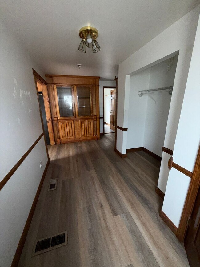 Building Photo - Beautiful 2 Bed 2 Bath Home - Includes Stove & Refrigerator