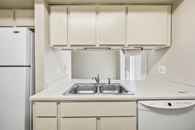 Building Photo - 1814 W Village Way