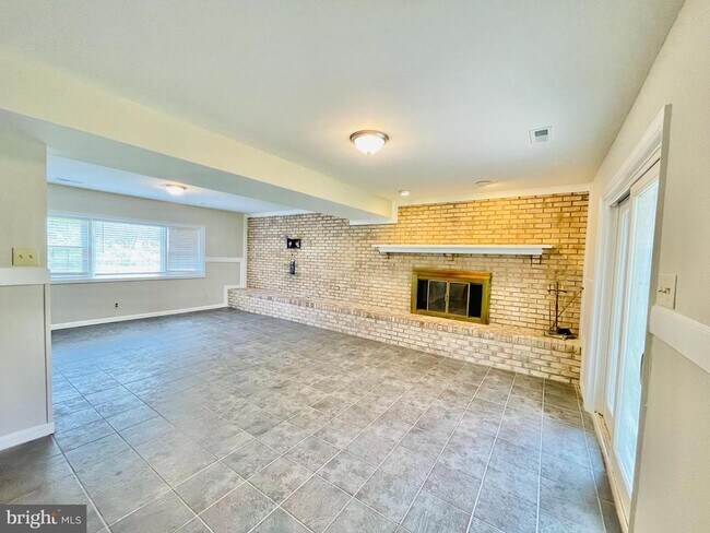 Building Photo - 2125 Aquia Dr