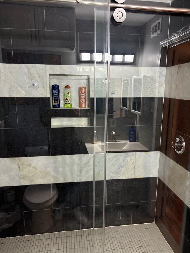 Building Photo - 2201 Nettleton St