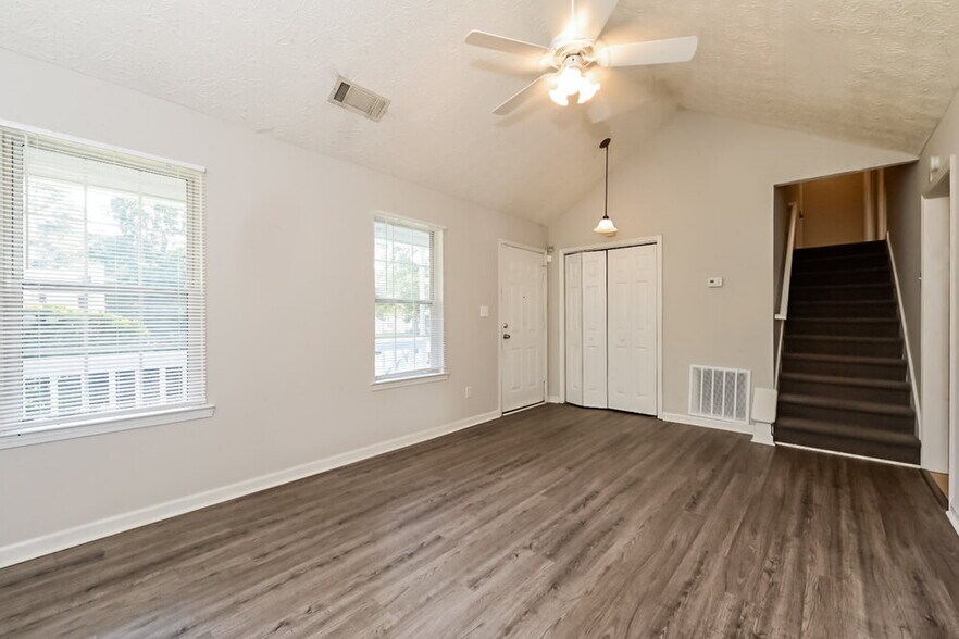 Building Photo - 407 Montgomery Pl