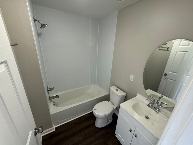 Building Photo - Gay 841-843