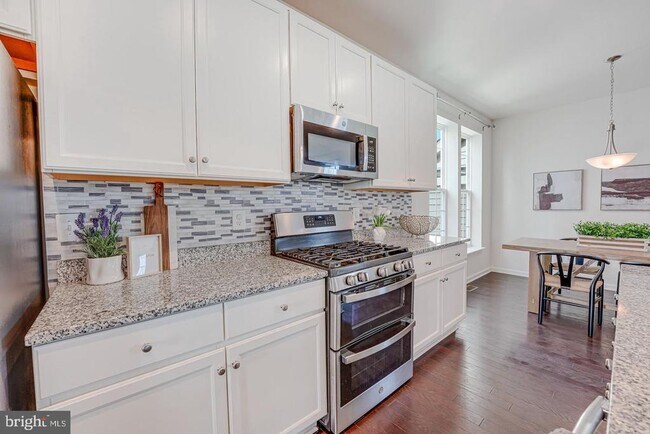 Building Photo - 317 Foxglove Way