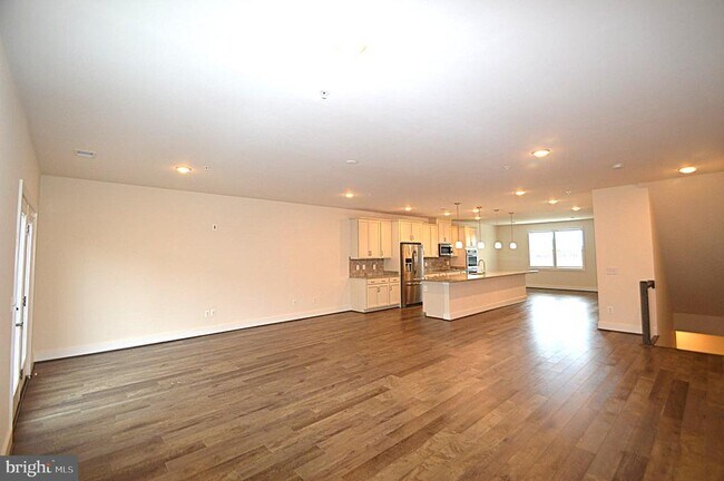 Building Photo - 44878 Tiverton Sq