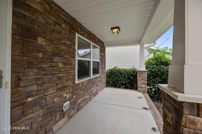 Building Photo - 123 Lightwater Dr