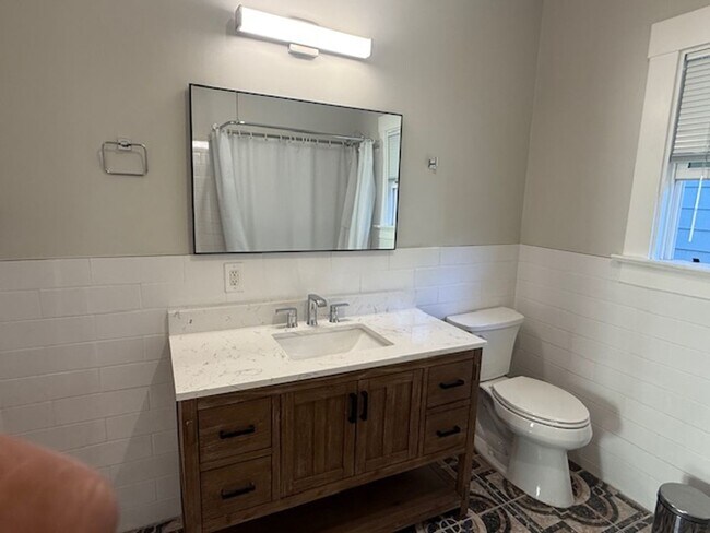 Building Photo - 513 2nd Ave