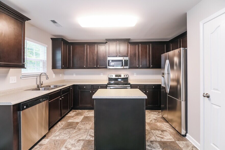 Building Photo - 8011 Spiderlily Ct