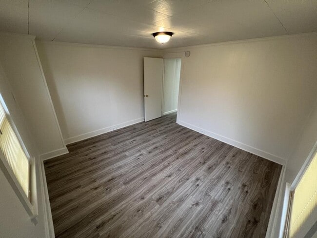 Building Photo - 9 W 2nd Ave