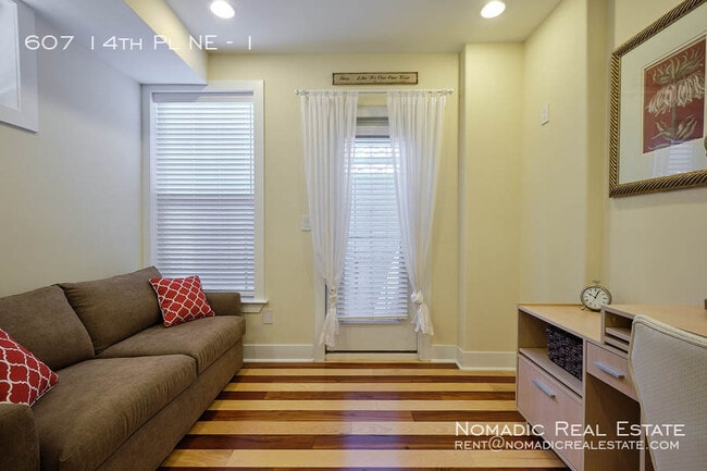 Building Photo - 607 14th Pl NE