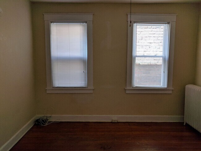 Building Photo - 118 S Colonial Ave