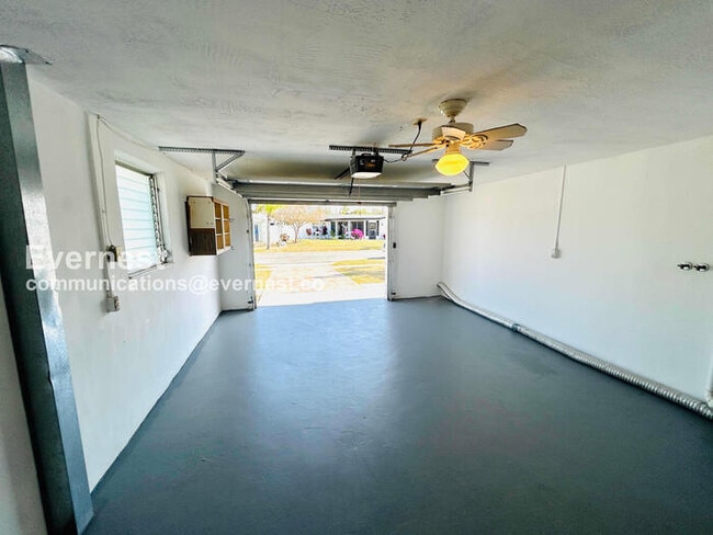 Building Photo - 2127 Erin Dr