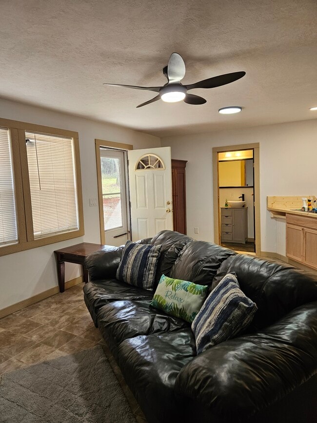 Building Photo - 1446 Old Ballpark Rd