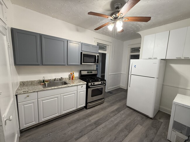 Building Photo - 501 Lyndhurst St