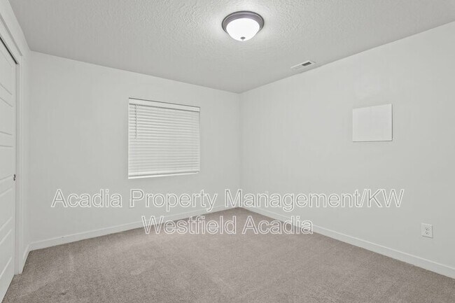 Building Photo - 298 Old Farm Ln