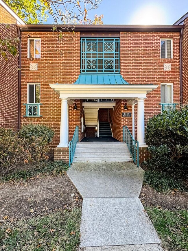 Building Photo - Bright And Cozy 2 Bed 1 Bath Condo With Pa...