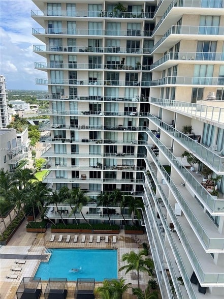 Building Photo - 121 NE 34th St