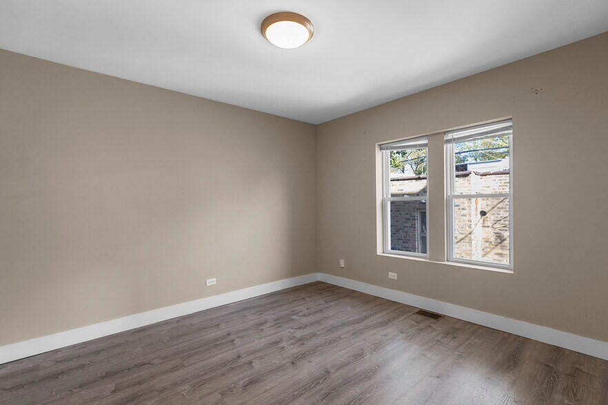 Building Photo - 5731 N Washtenaw Ave