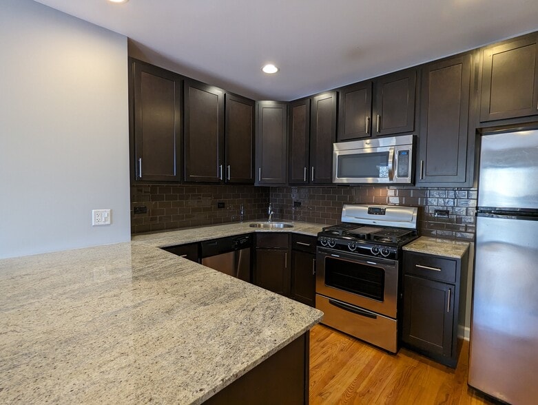 Building Photo - 4744 N Maplewood Ave