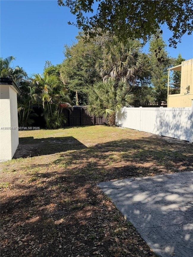 Building Photo - 1621 SW 11th Ct