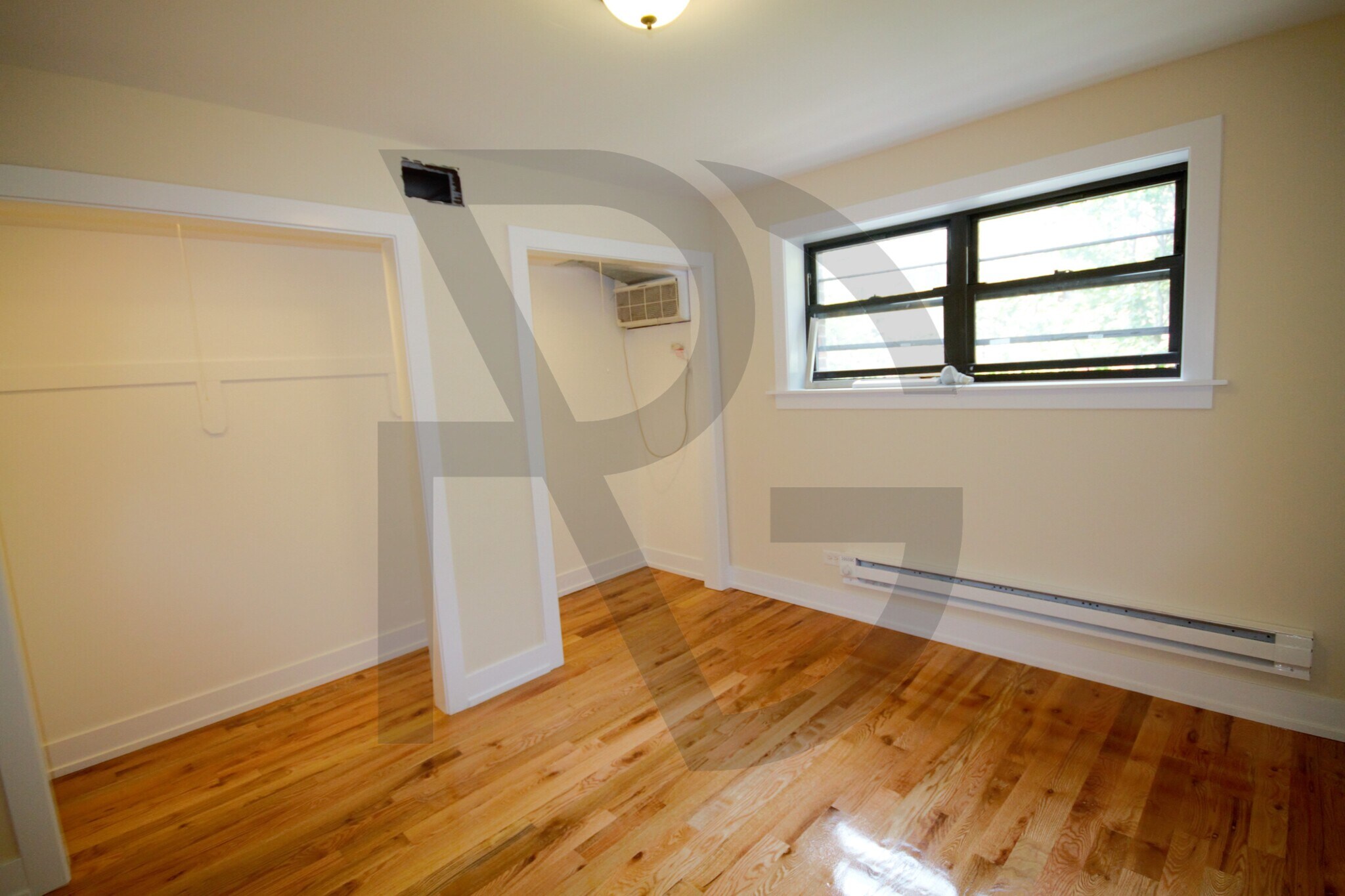 Building Photo - 563 W Arlington Pl