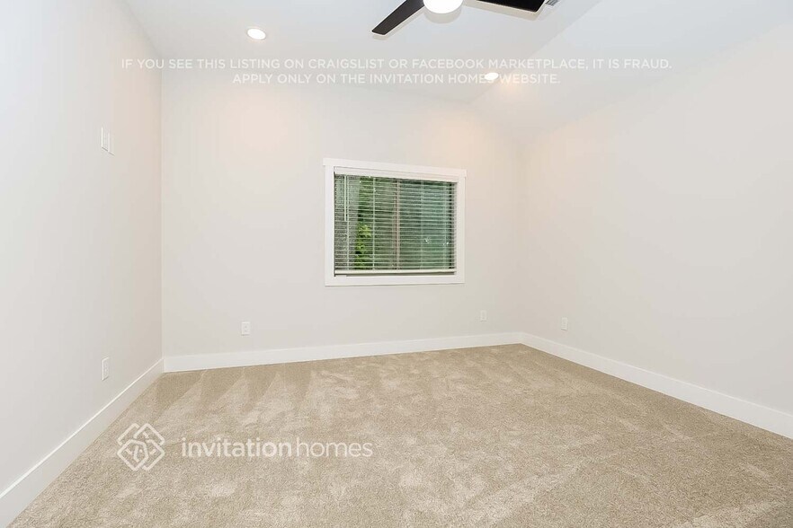 Building Photo - 211 Golf Club Ln