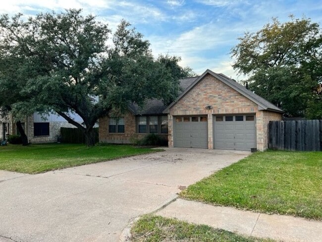 Primary Photo - Beautiful home for lease in desirable Milw...