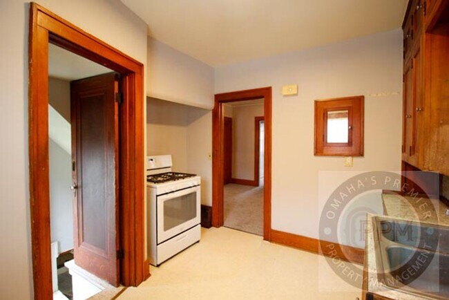 Building Photo - 3 Bed 1 Bath Located in Central Omaha