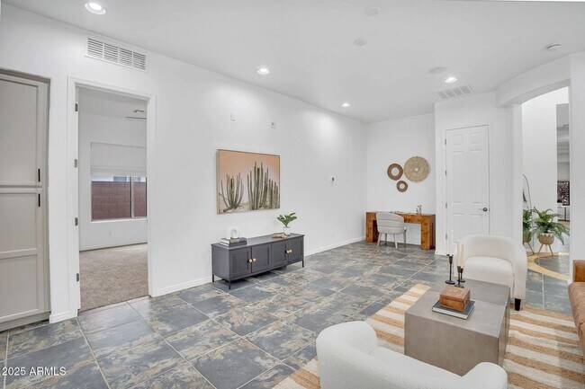 Building Photo - 4756 E Ironhorse Rd