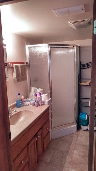 Building Photo - 411 W Clark St