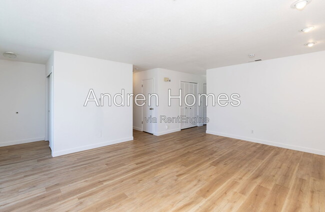 Building Photo - 713 Frederick St