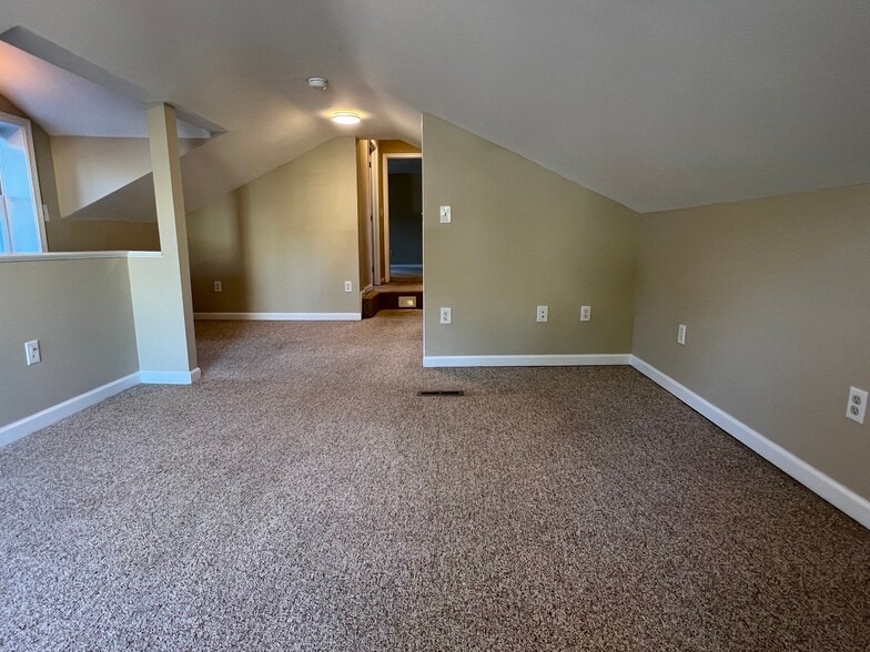 Bonus room, looking towards the bedrooms. - 176 Duer St