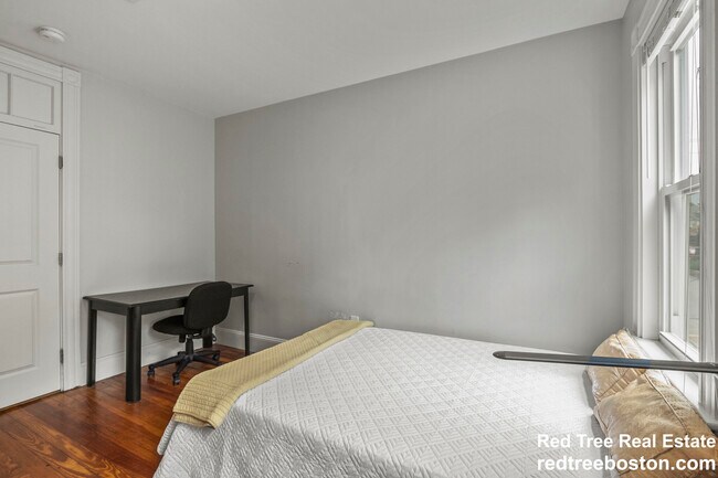Building Photo - 139 Adams St