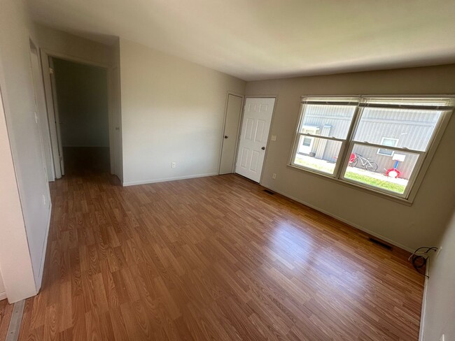 Building Photo - 406 E Main St