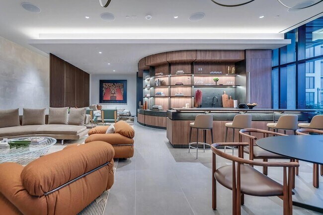 Building Photo - 610 Davis St