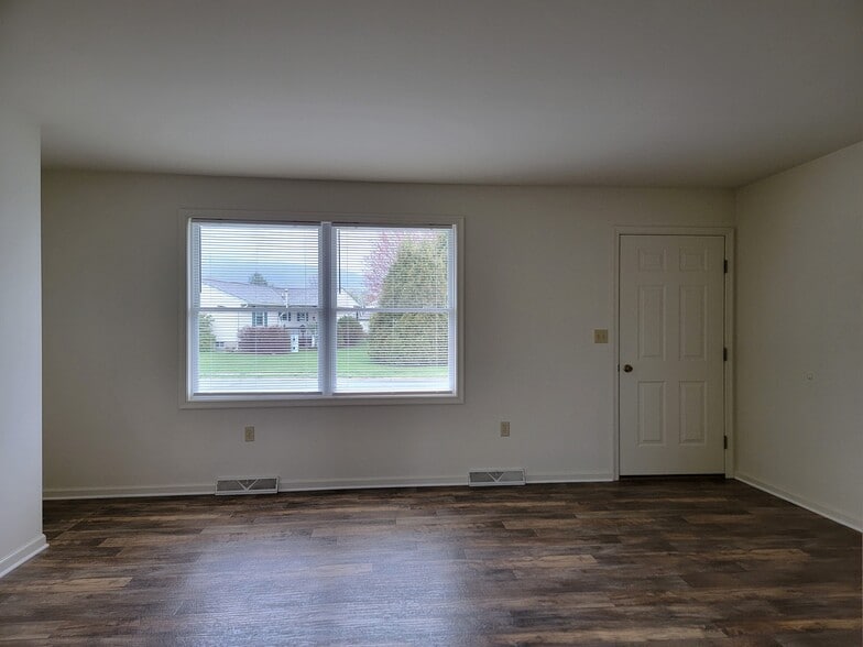 Building Photo - 3 Abbey Ln